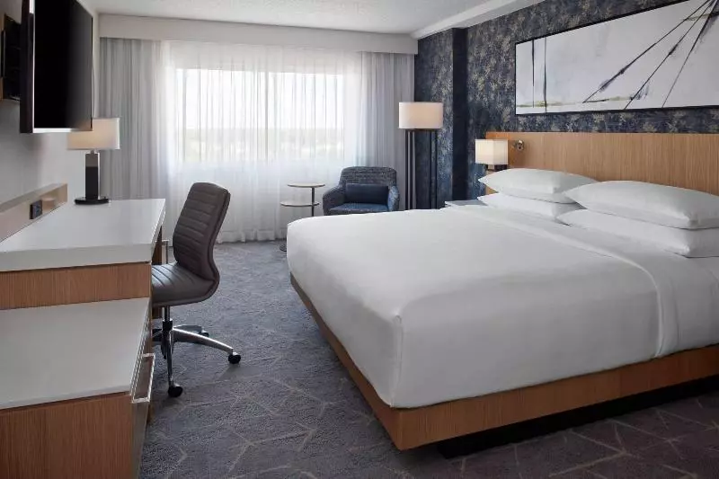 キングサイズベッドのスタンダードルーム, Delta Hotels By Marriott Saskatoon Downtown