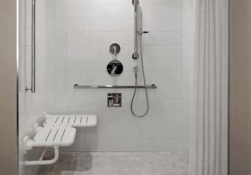 חדר סטנדרט עם מיטת קווין, Delta Hotels By Marriott Saskatoon Downtown