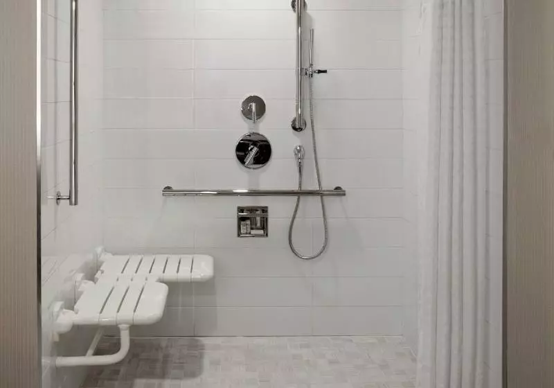 クイーンサイズベッドのスタンダードルーム, Delta Hotels By Marriott Saskatoon Downtown