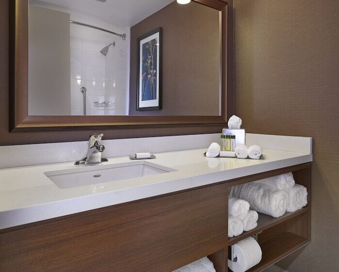 جناح غرفتين نوم, Doubletree By Hilton Hotel & Conference Centre Regina