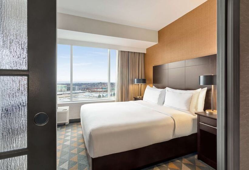 Люкс, Doubletree By Hilton Pointe Claire Montreal Airport West