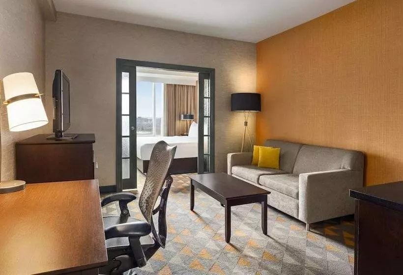 سوییت, Doubletree By Hilton Pointe Claire Montreal Airport West