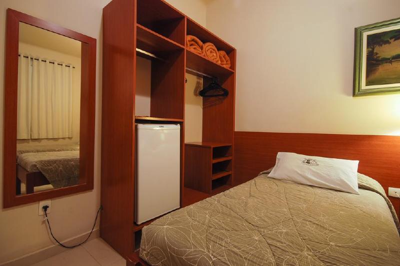 스위트 킹사이즈 침대, Doubletree By Hilton Pointe Claire Montreal Airport West