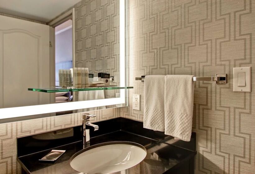 ２ダブルベッドのスタンダードルーム, Doubletree By Hilton Hotel Toronto Downtown