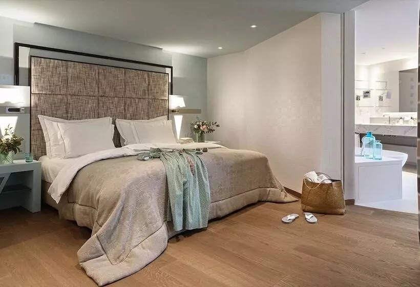 Superior suite with lake view, Eden Roc   The Leading Hotels Of The World