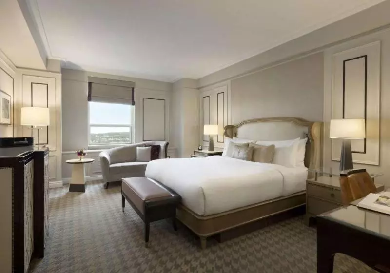 اتاق استاندارد با چشم‌انداز رودخانه, Fairmont Le Chateau Frontenac