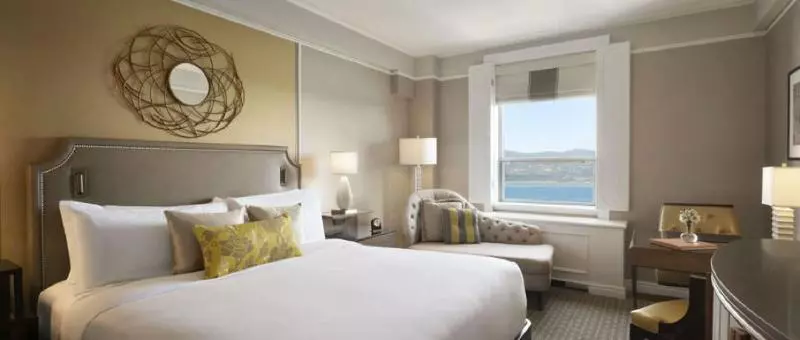 اتاق استاندارد با چشم‌انداز رودخانه, Fairmont Le Chateau Frontenac