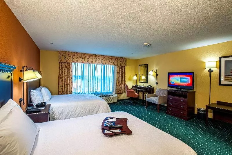 Deluxe room with river view, Fairmont Le Chateau Frontenac