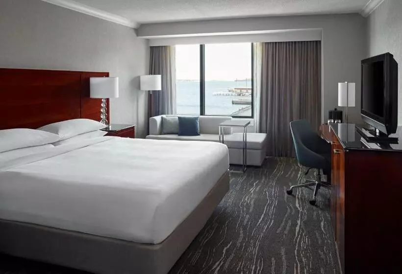 اتاق استاندارد با تخت دوبل و چشم‌انداز, Halifax Marriott Harbourfront