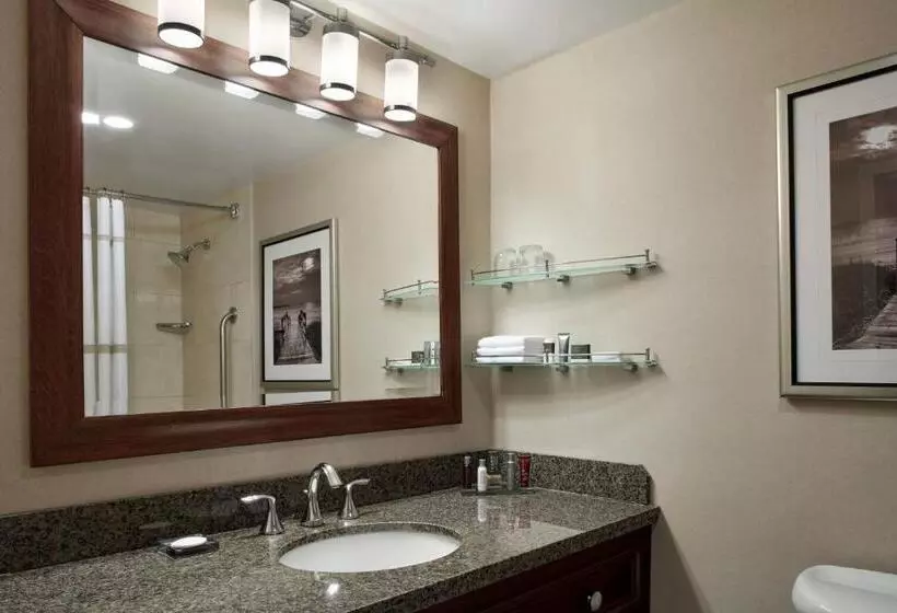سوییت جونیور, Halifax Marriott Harbourfront