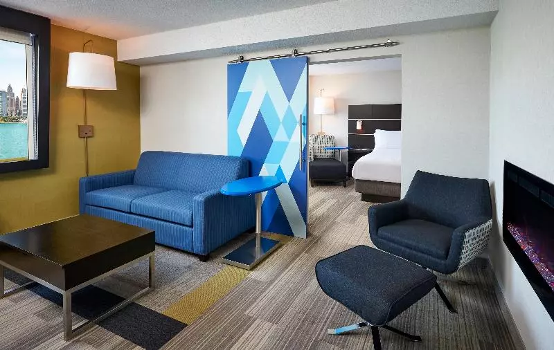 سوئیت با چشمانداز رودخانه, Holiday Inn Express Windsor Waterfront By Ihg