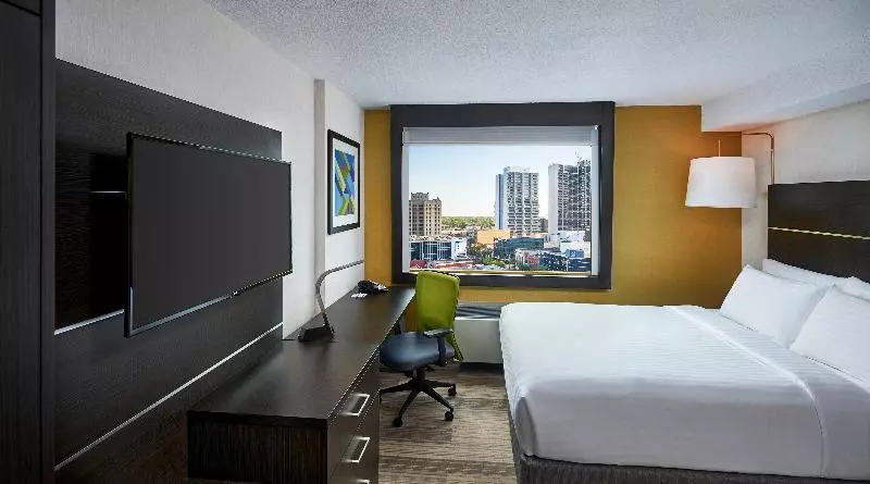 اتاق استاندارد با تخت بزرگ, Holiday Inn Express Windsor Waterfront, An Ihg