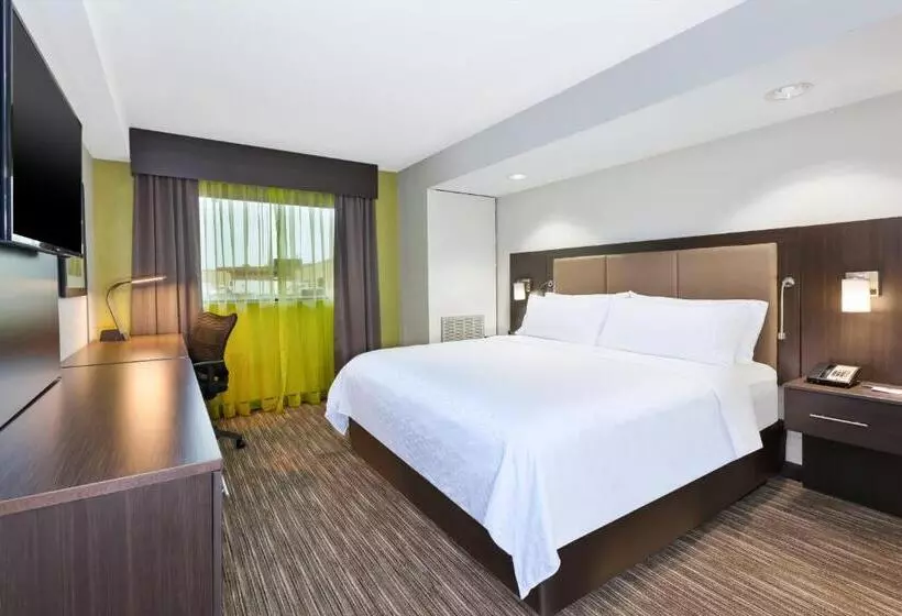 سوئیت با تخت بزرگ, Holiday Inn Express Winnipeg Airport   Polo Park, An Ihg