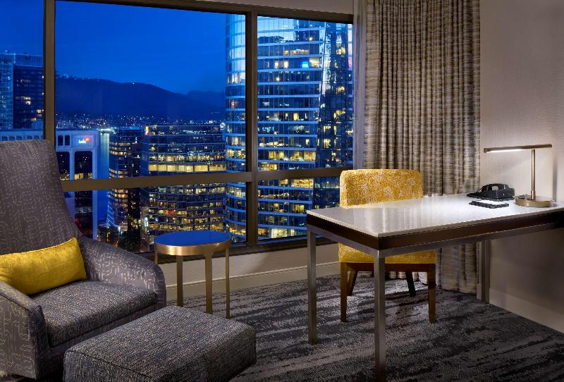 キングサイズベッドのスタンダードルーム, Hyatt Regency Vancouver