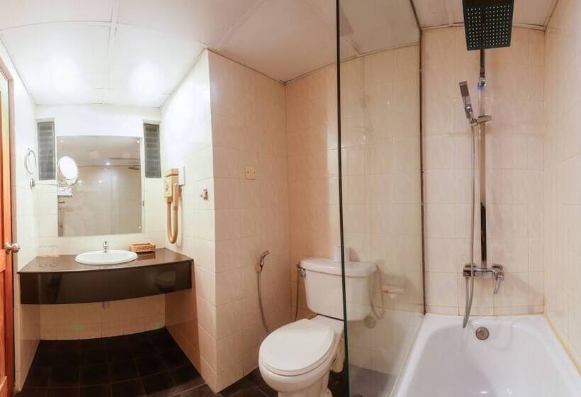 חדר דלוקס נוף בריכה, Janaki