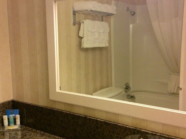 スタンダードルーム, Quality Inn & Conference Centre