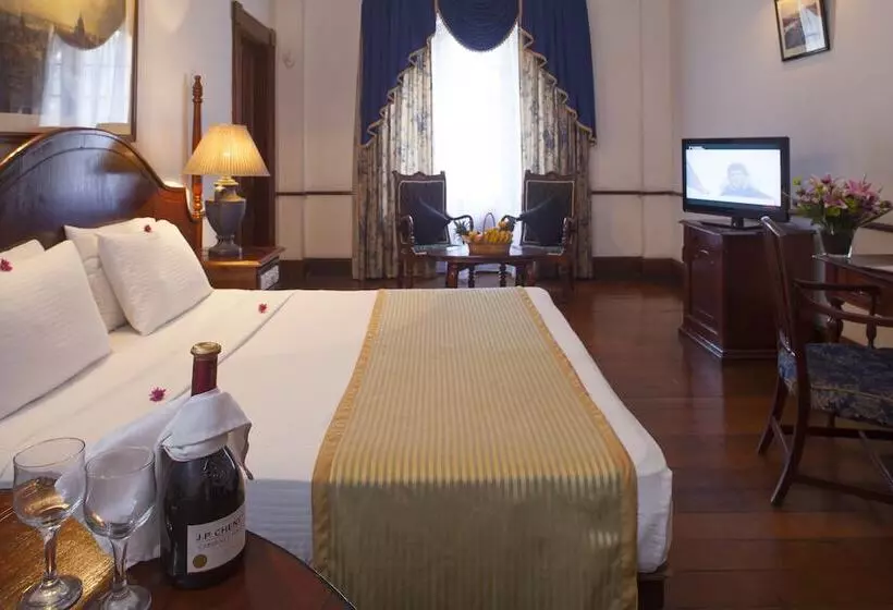 Quarto Triplo Standart, Queen S