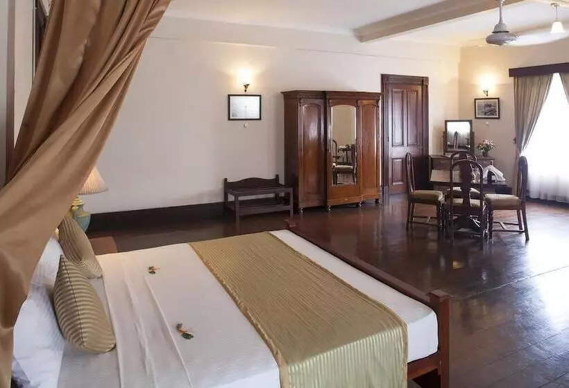 Quarto Familiar, Queen S