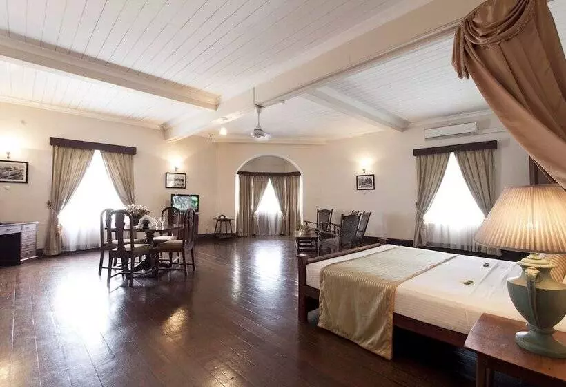Quarto Familiar, Queen S