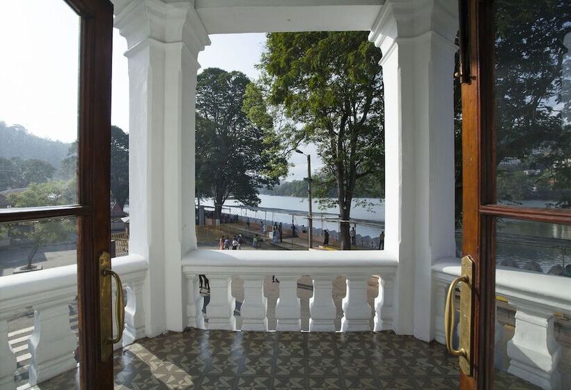 行政套房, Queen S