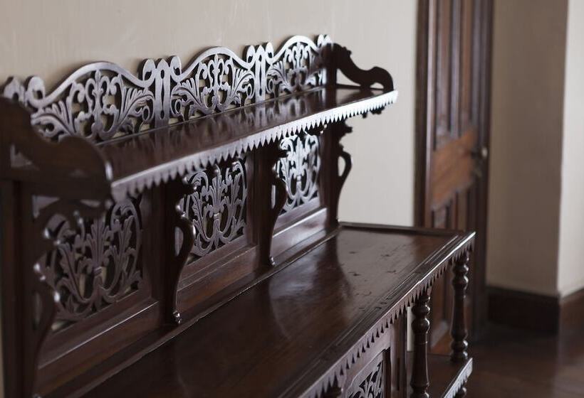 行政套房, Queen S