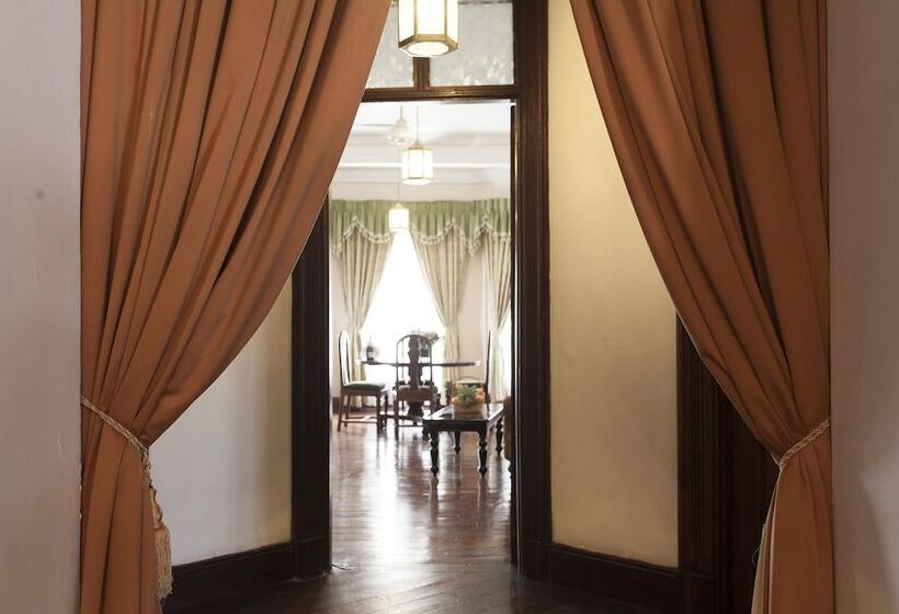 行政套房, Queen S