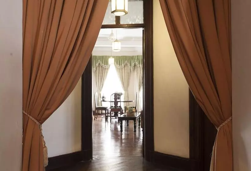 Suite Executiva, Queen S