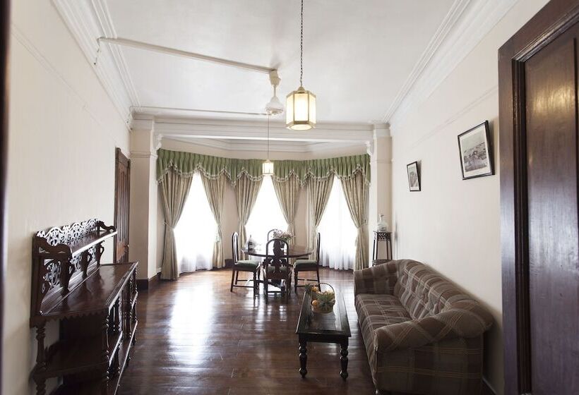 行政套房, Queen S