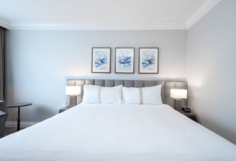 带大床的豪华间, The Sutton Place Hotel Vancouver