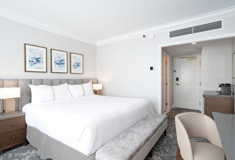带大床的豪华间, The Sutton Place Hotel Vancouver
