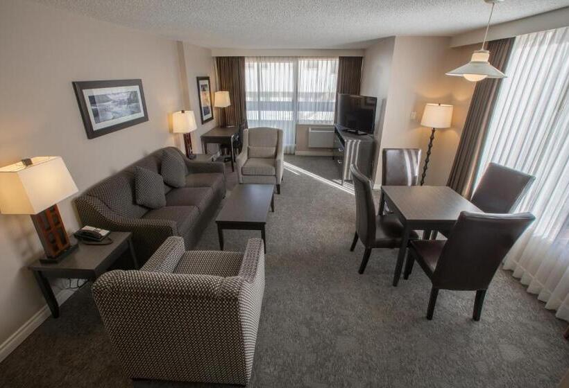 高级套房, The Embassy Inn