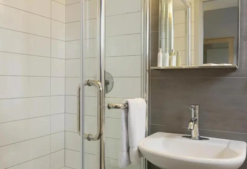 Standard Kolmen Hengen Huone, Travelodge By Wyndham Montreal Centre