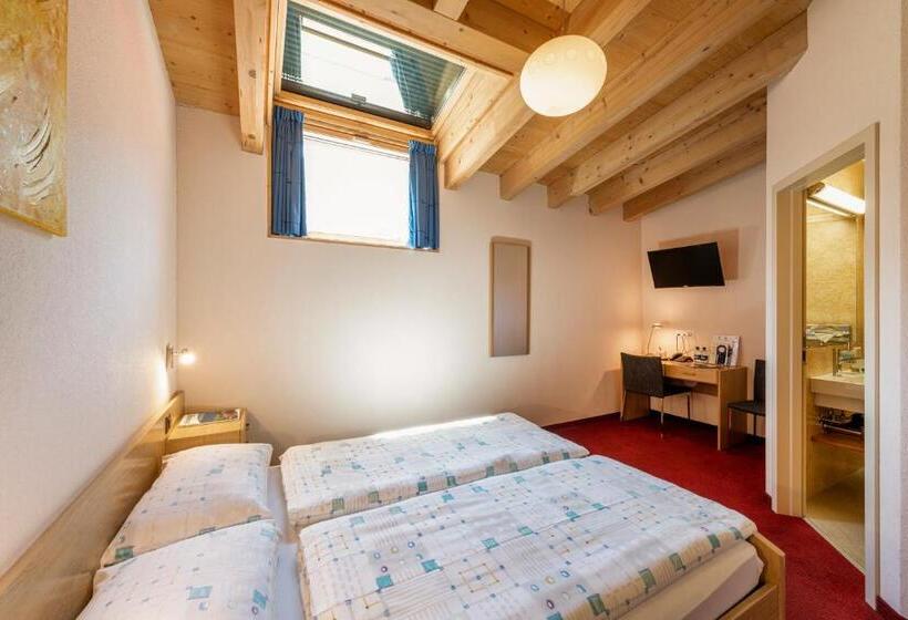 חדר פנטהאוז, La Perla