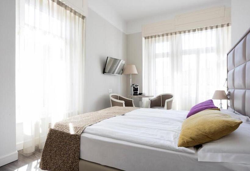 غرفة سوبيريور, Alexandra