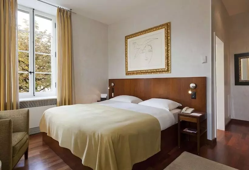 اتاق اجرایی, Angleterre & Residence