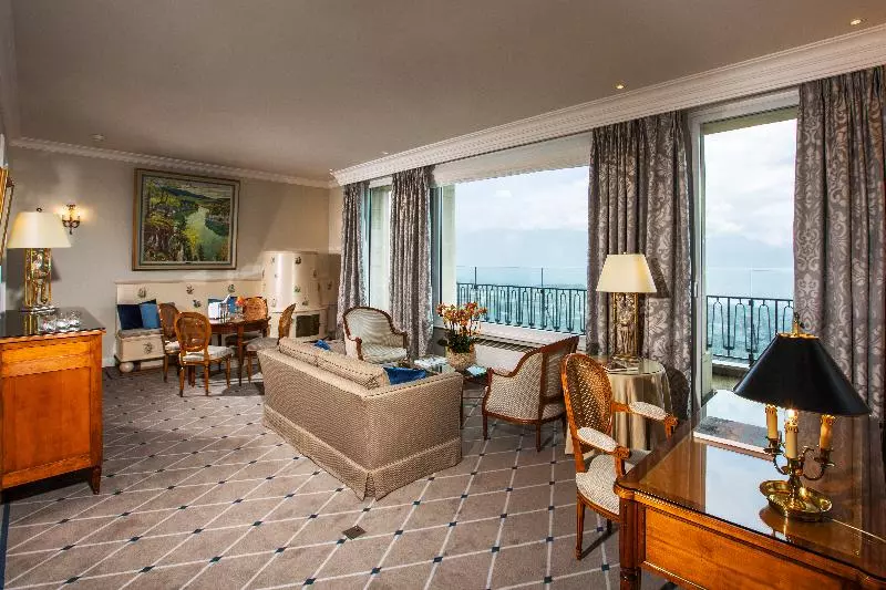 Suite with lake view, De La Paix Lausanne