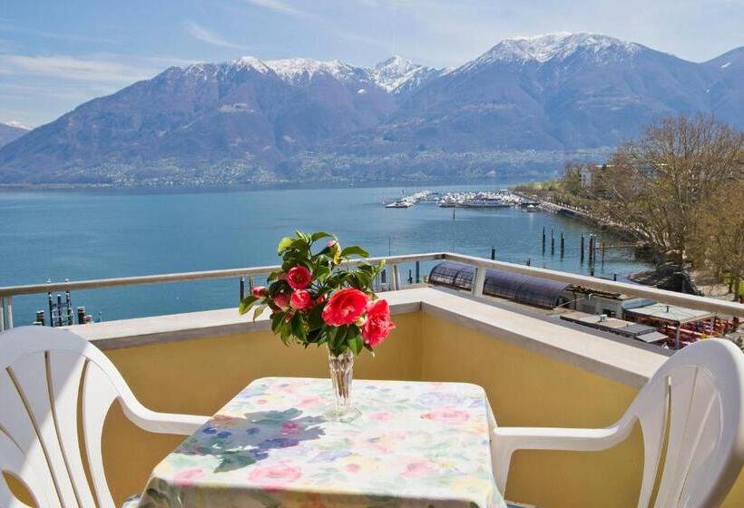 اتاق استاندارد با بالکن, Rondinella Locarno