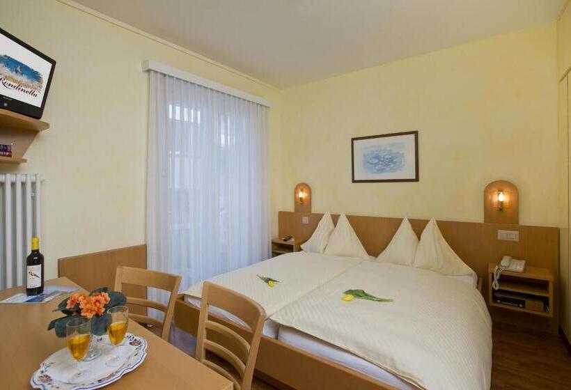 اتاق استاندارد با بالکن, Rondinella Locarno