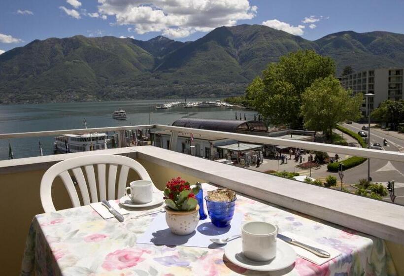 اتاق استاندارد با بالکن, Rondinella Locarno