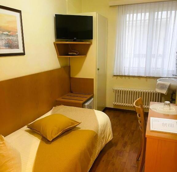 اتاق اکونومی یک تخته, Rondinella Locarno