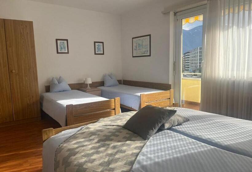 اتاق استاندارد چهارنفره با بالکن, Rondinella Locarno