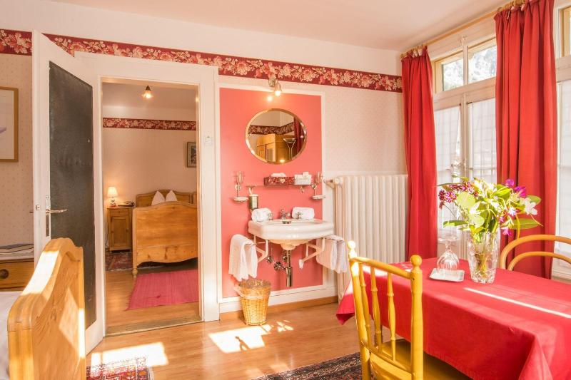 غرفة عائلية مطلّة علي الجبل, Historic Hotel Falken