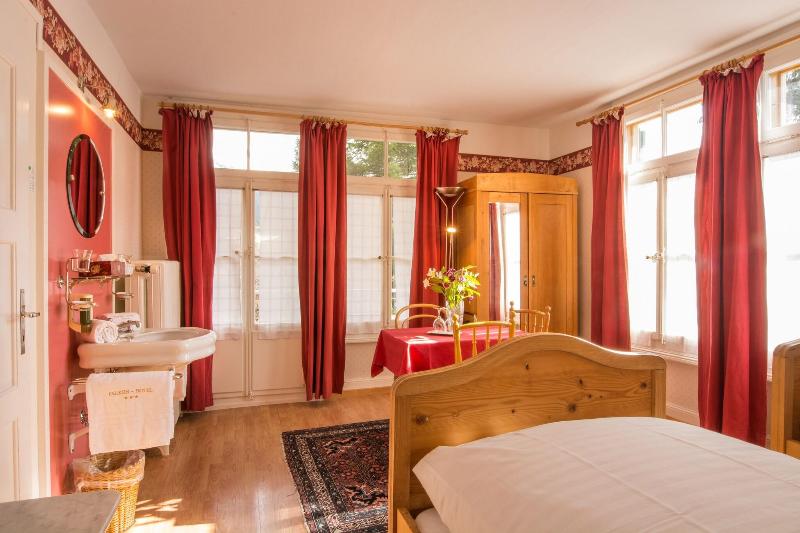 غرفة عائلية مطلّة علي الجبل, Historic Hotel Falken