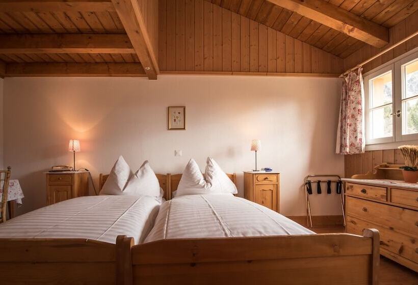 جناح جونيور, Historic Hotel Falken