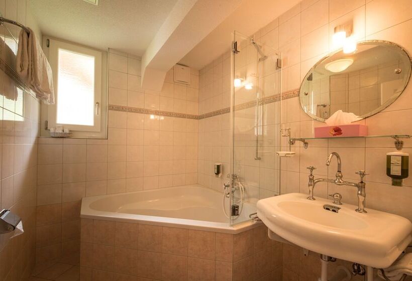 غرفة سوبيريور مطلة على الجبل, Historic Hotel Falken