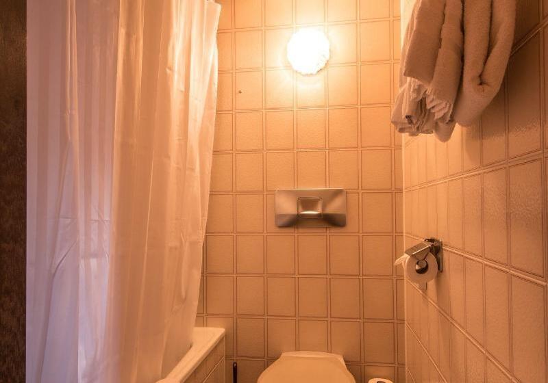 غرفة عائلية مطلّة علي الجبل, Historic Hotel Falken