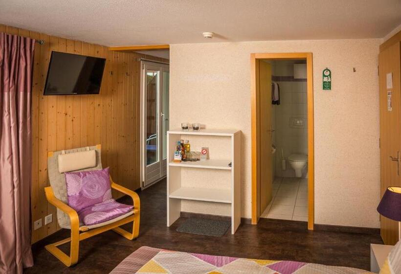 Standard Værelse til 4 pers. med Balkon, Grindellodge