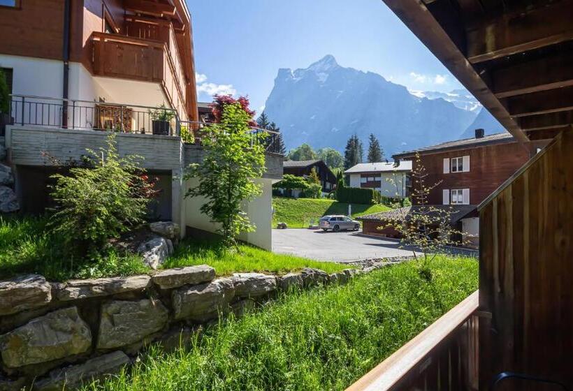 Четырехместный Номер Стандарт с Балконом, Grindellodge