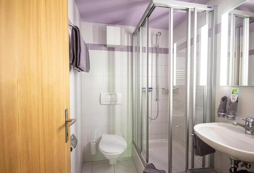 Standard Værelse til 4 pers. med Balkon, Grindellodge