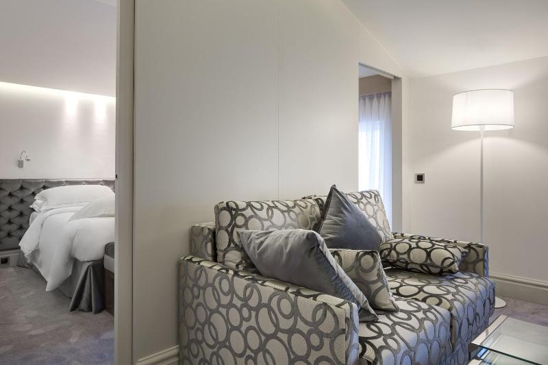 패밀리 룸, Luganodante Boutique & Lifestyle